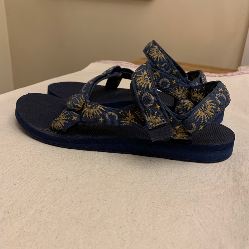 Teva’s size 11